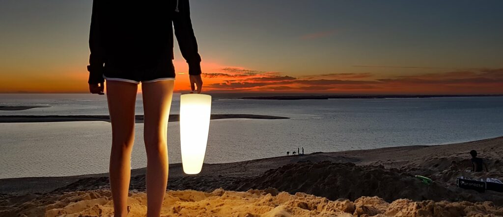 Lampe nomade Paranocta sur le bord de mer