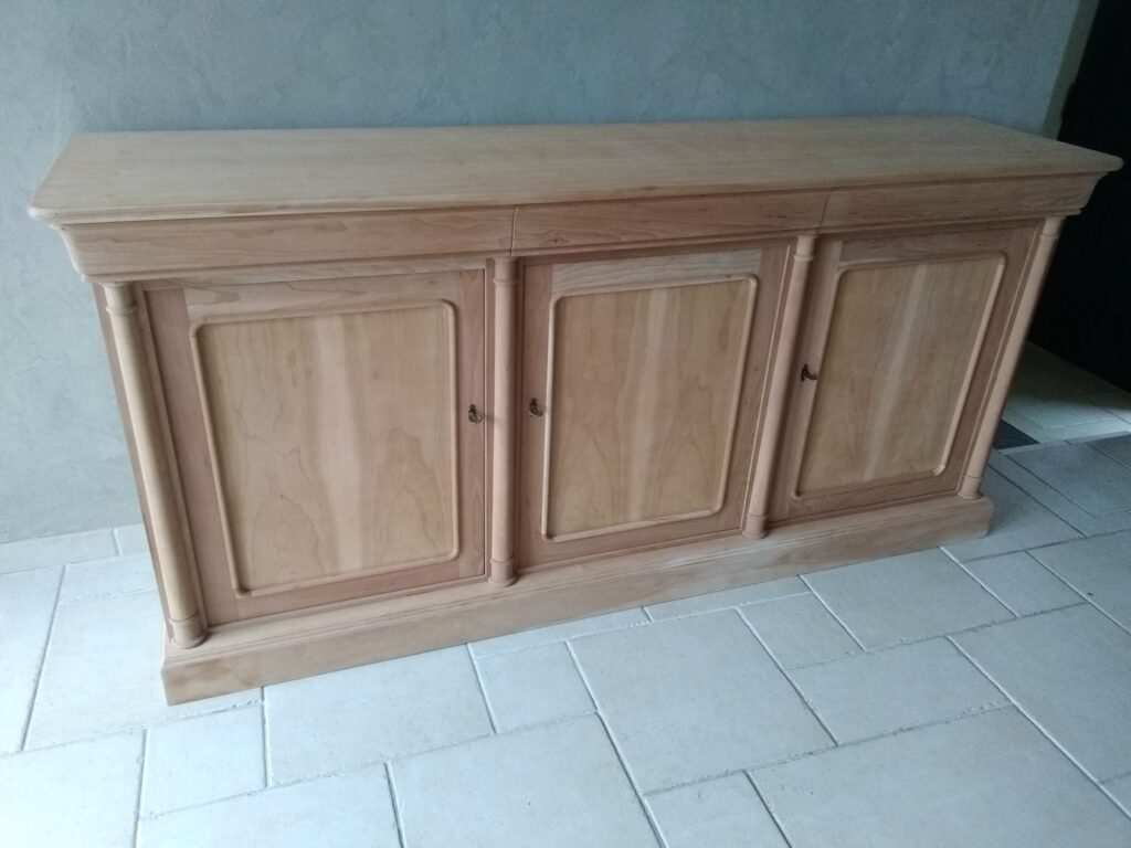 Enfilade en merisier et son verni incolore mat